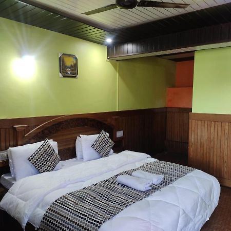 Hotel Deepraj, Kausani Extérieur photo