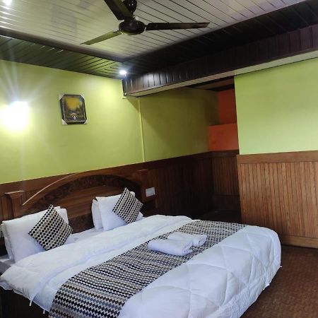 Hotel Deepraj, Kausani Extérieur photo