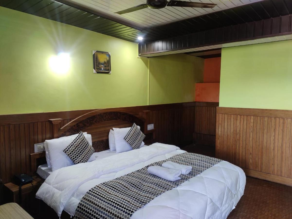 Hotel Deepraj, Kausani Extérieur photo
