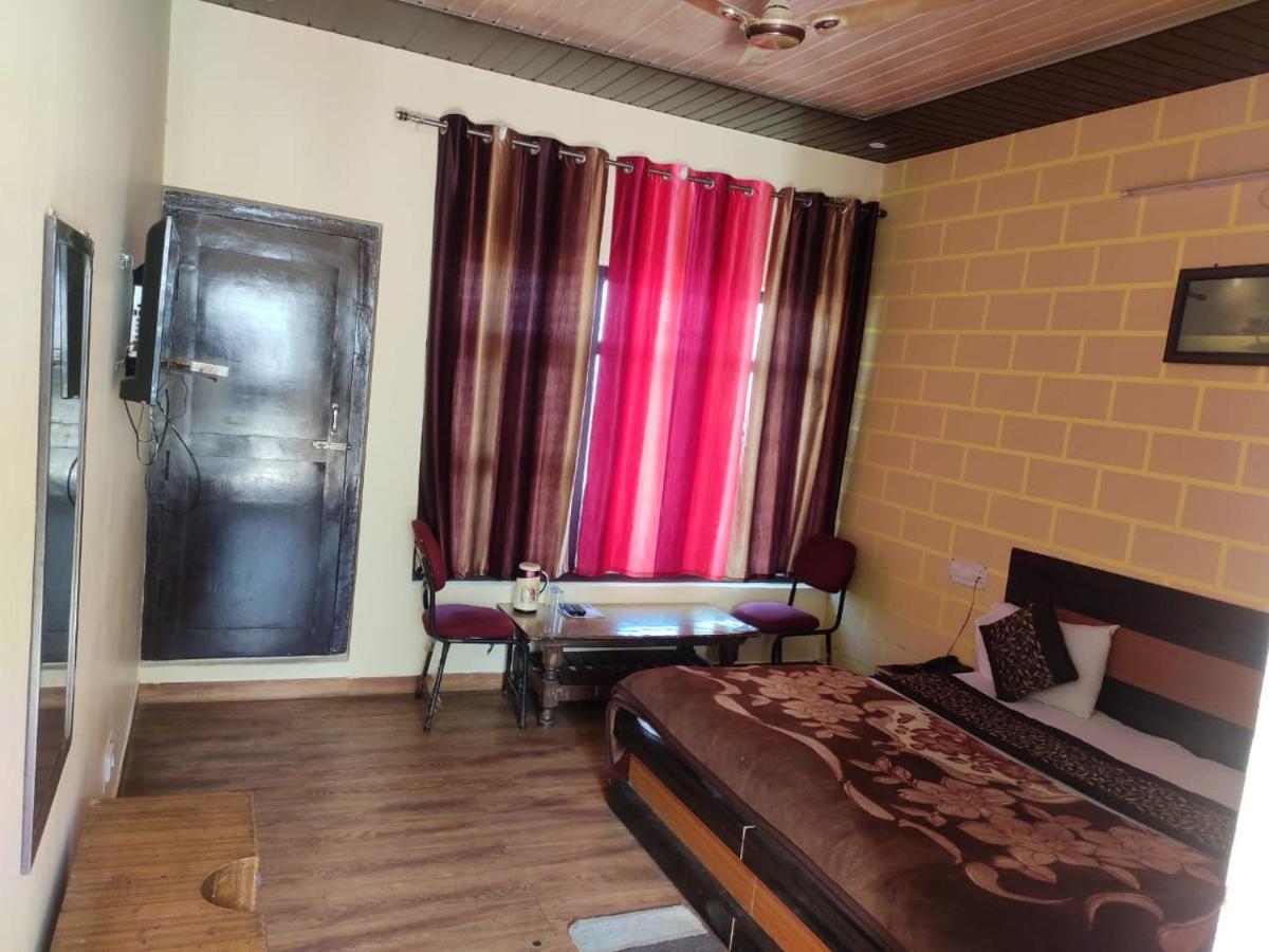 Hotel Deepraj, Kausani Extérieur photo