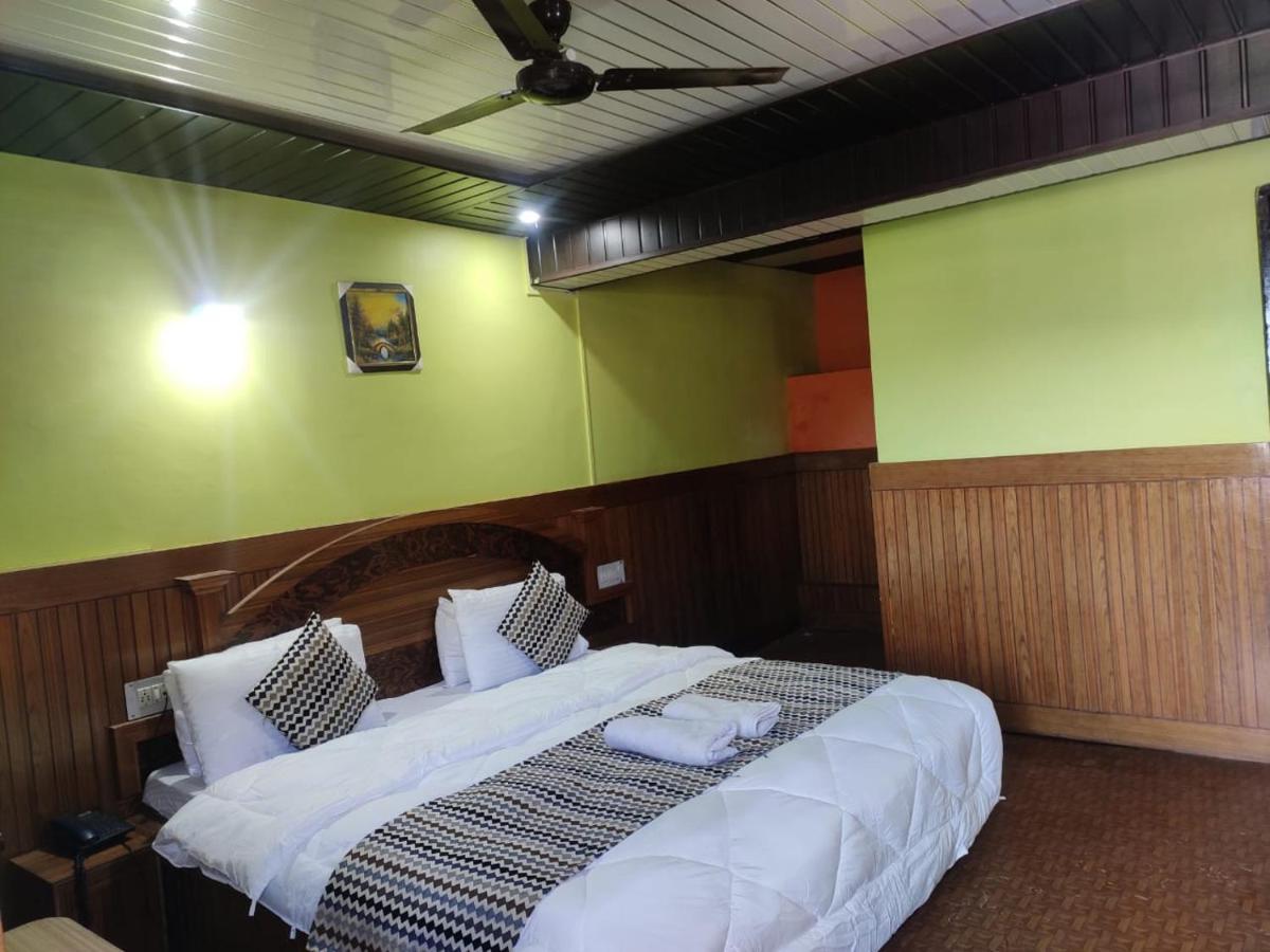 Hotel Deepraj, Kausani Extérieur photo