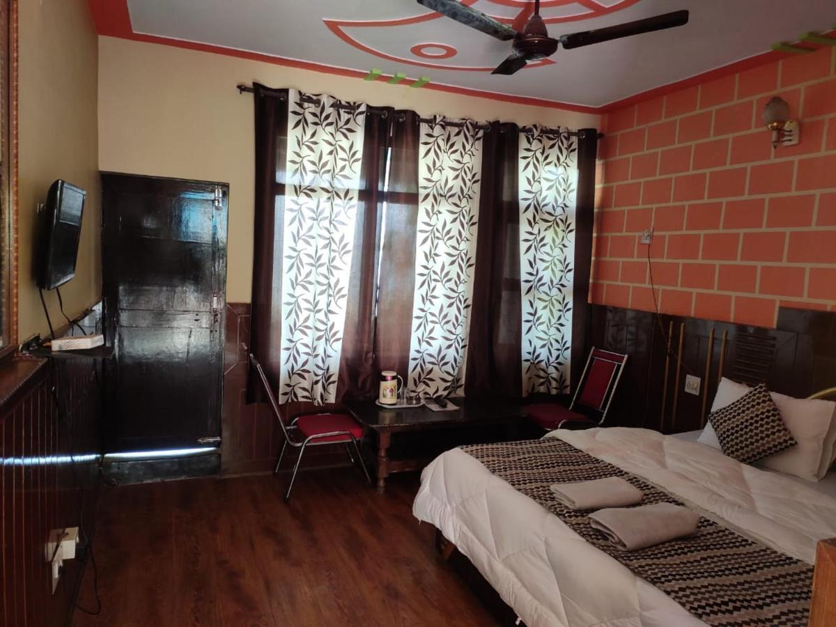 Hotel Deepraj, Kausani Extérieur photo
