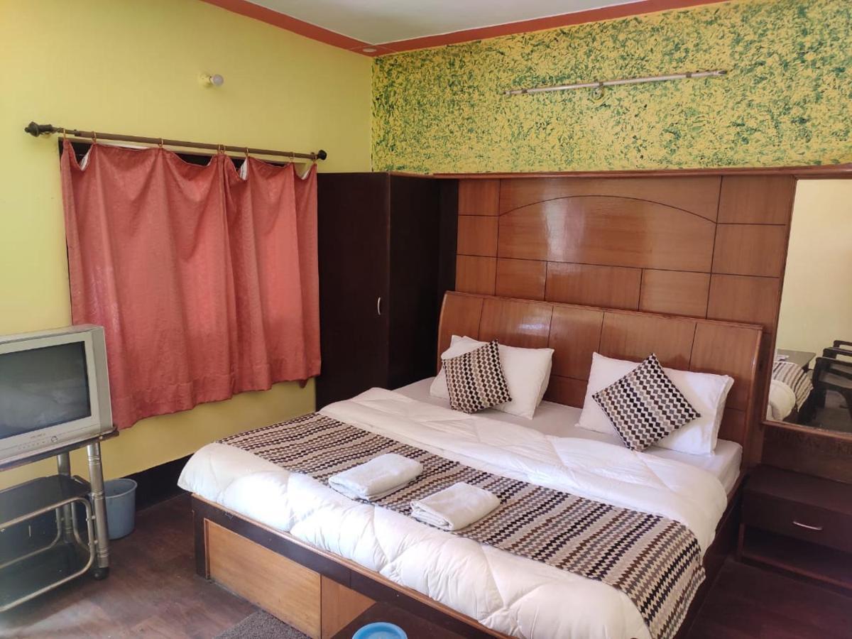 Hotel Deepraj, Kausani Extérieur photo
