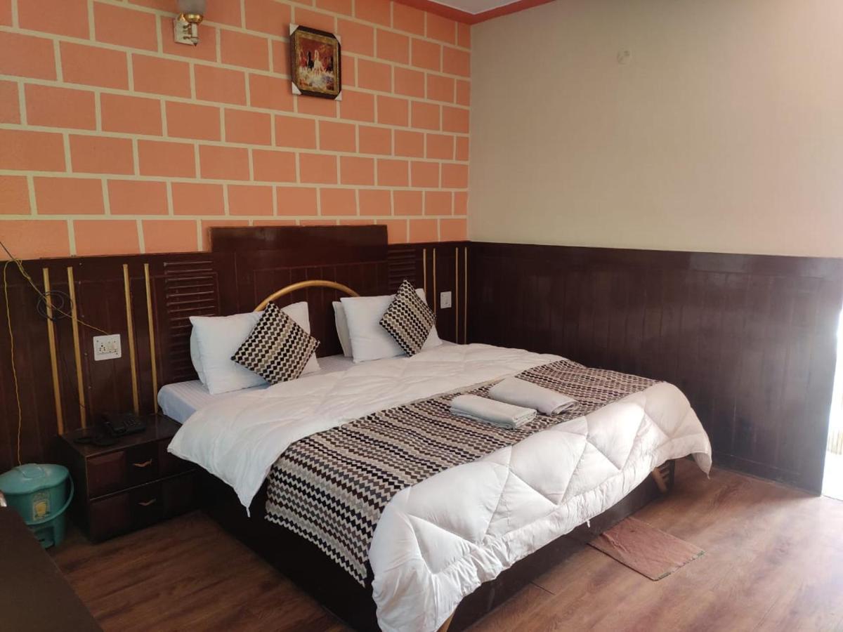 Hotel Deepraj, Kausani Extérieur photo