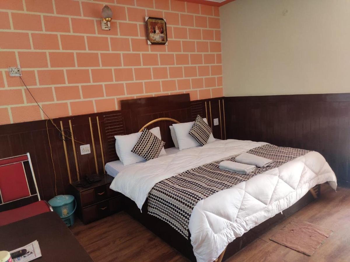 Hotel Deepraj, Kausani Extérieur photo