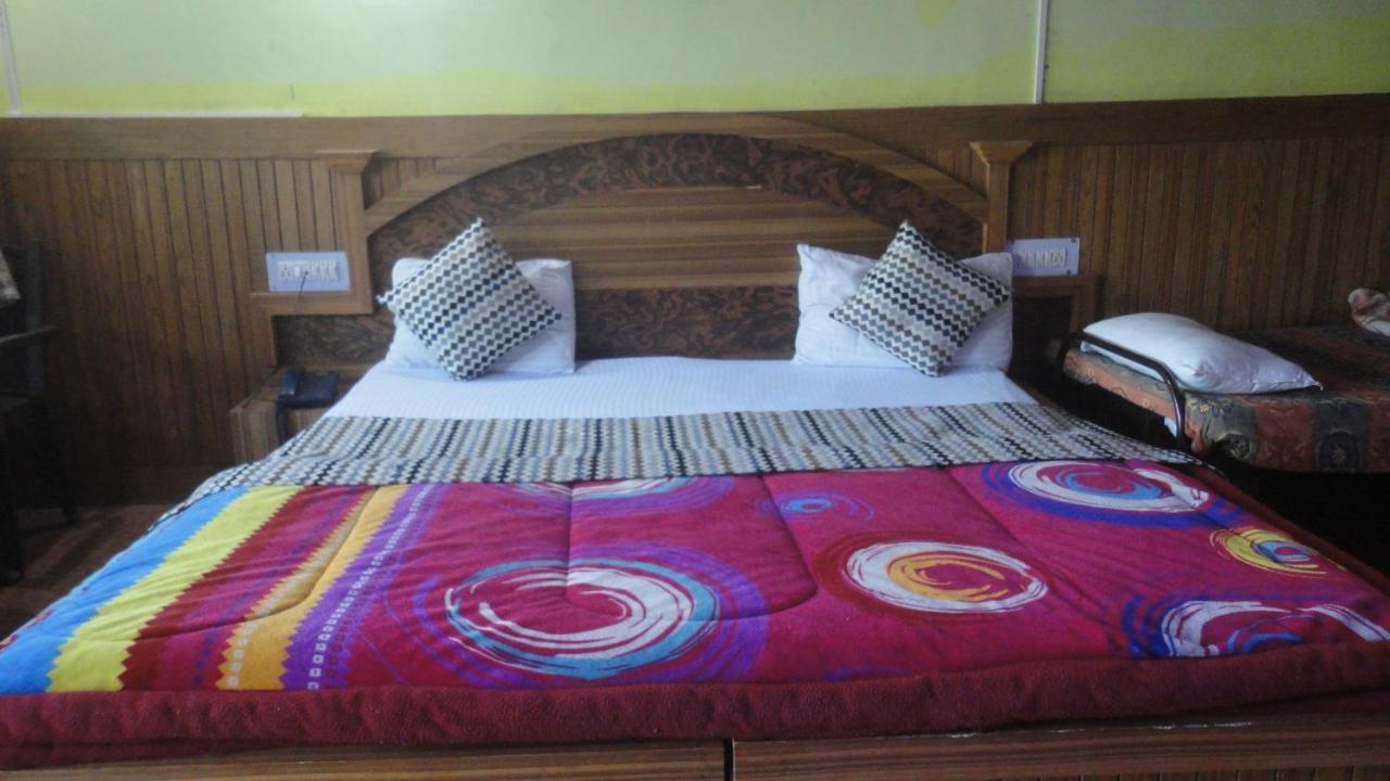 Hotel Deepraj, Kausani Extérieur photo